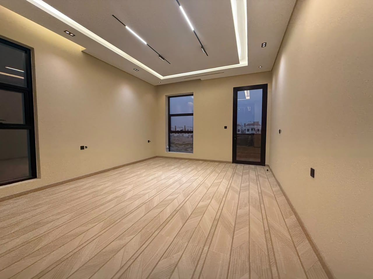 Luxury 3-story villa for sale in Al-Haliou area with central air conditioning 4