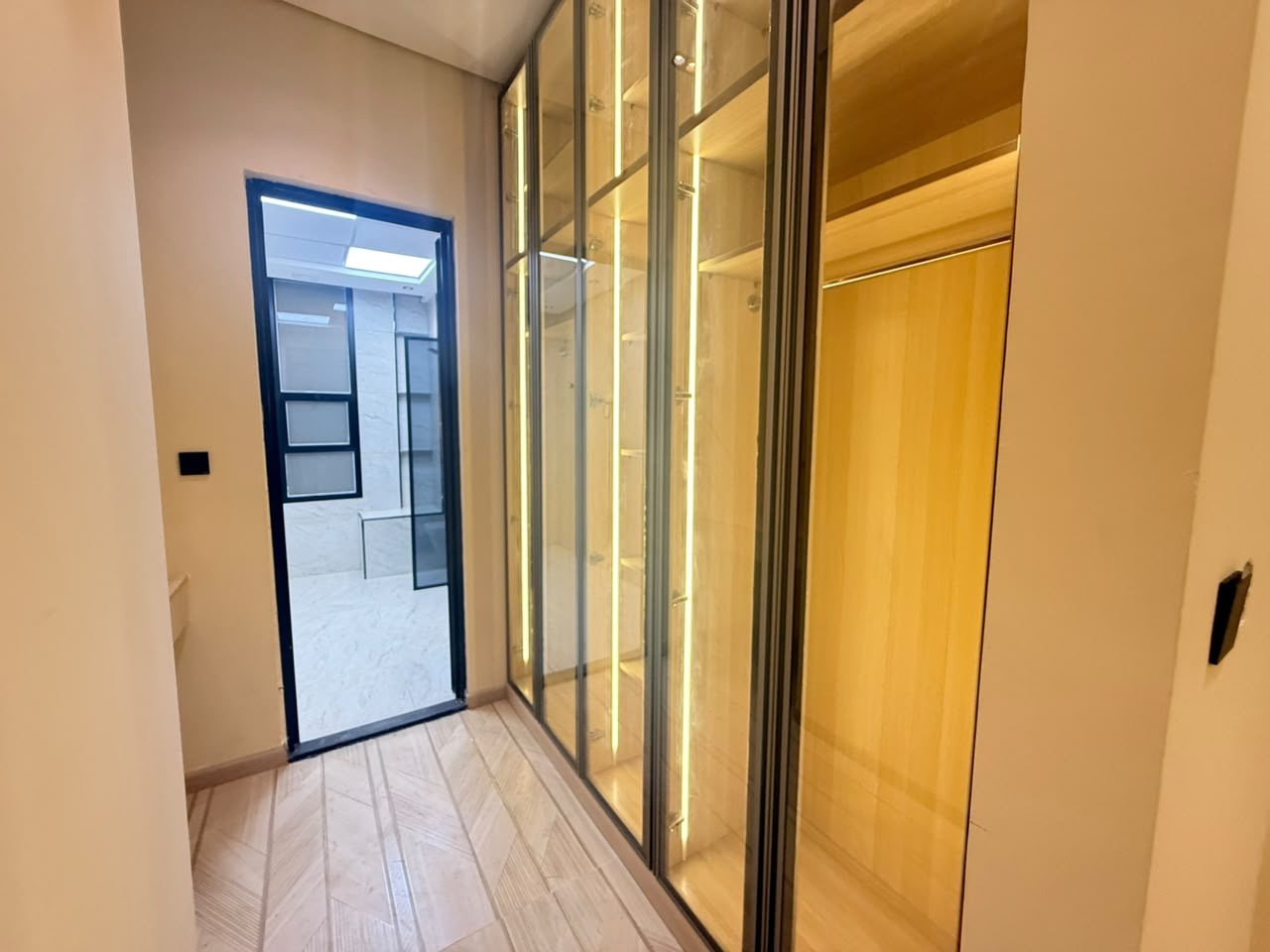 Luxury 3-story villa for sale in Al-Haliou area with central air conditioning 7