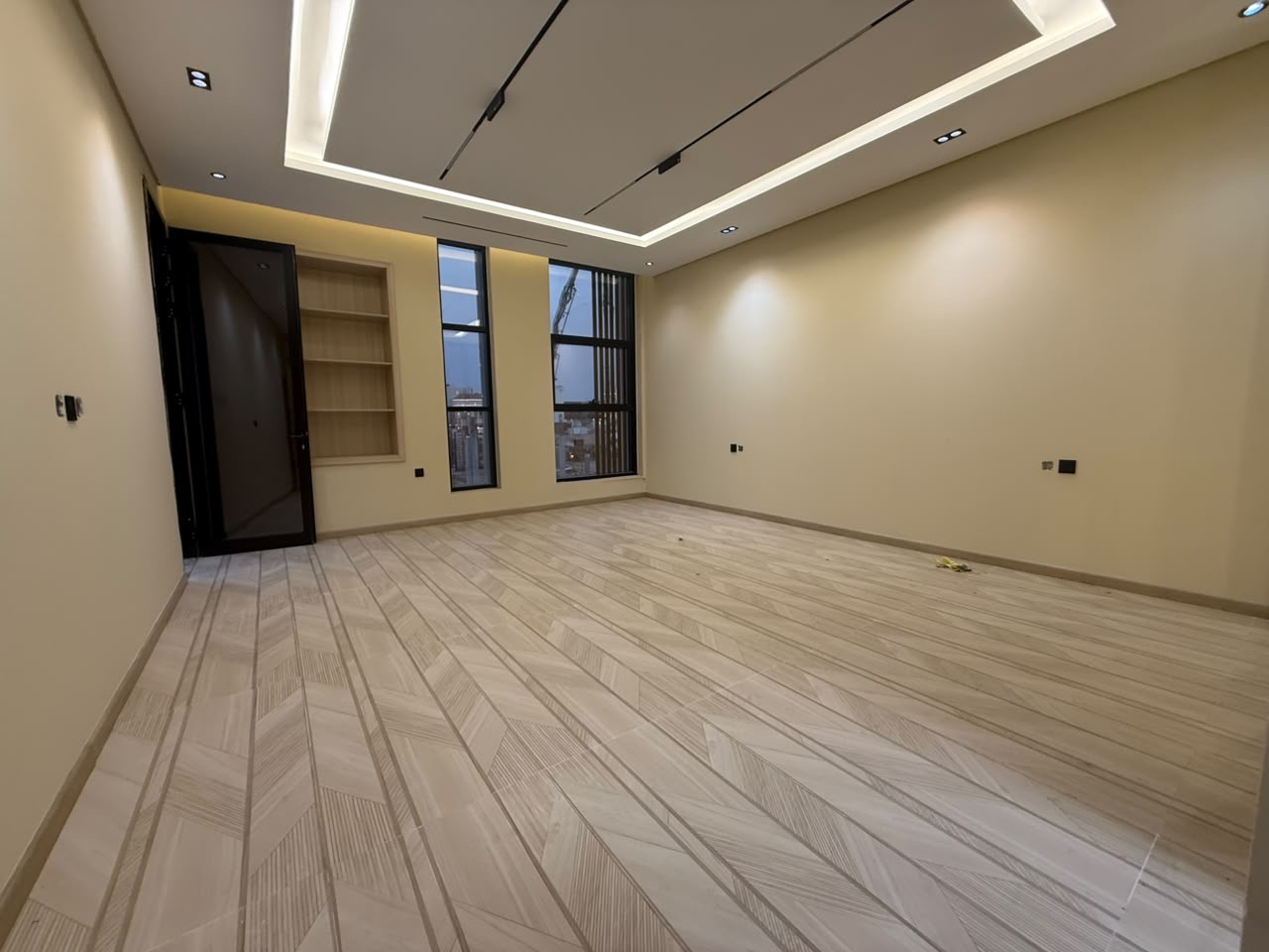 Luxury 3-story villa for sale in Al-Haliou area with central air conditioning 8