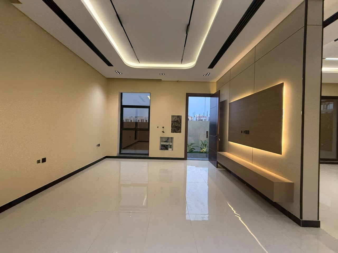 Luxury 3-story villa for sale in Al-Haliou area with central air conditioning 10