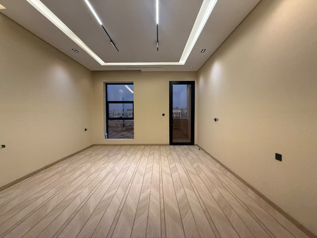 Luxury 3-story villa for sale in Al-Haliou area with central air conditioning 11
