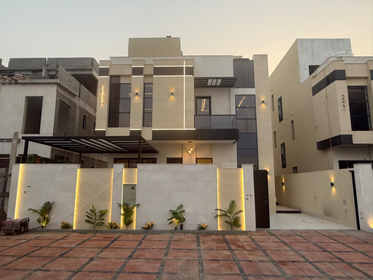 Luxury 3-story villa for sale in Al-Haliou area with central air conditioning 12