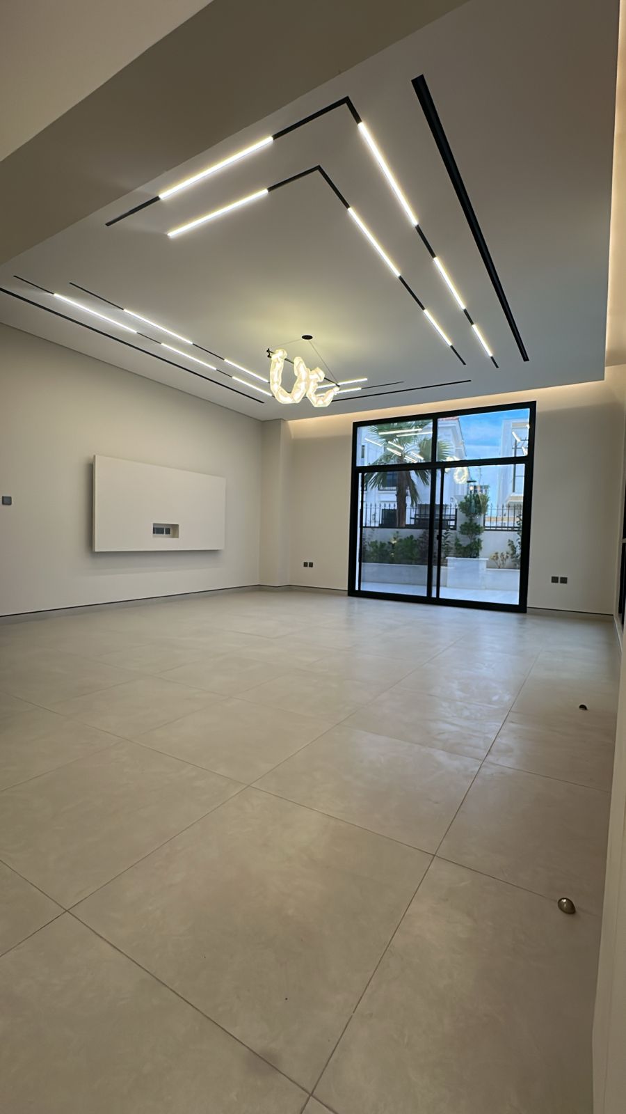 For sale: Luxurious villa with high-end finishes and a private pool, all fees included. 6