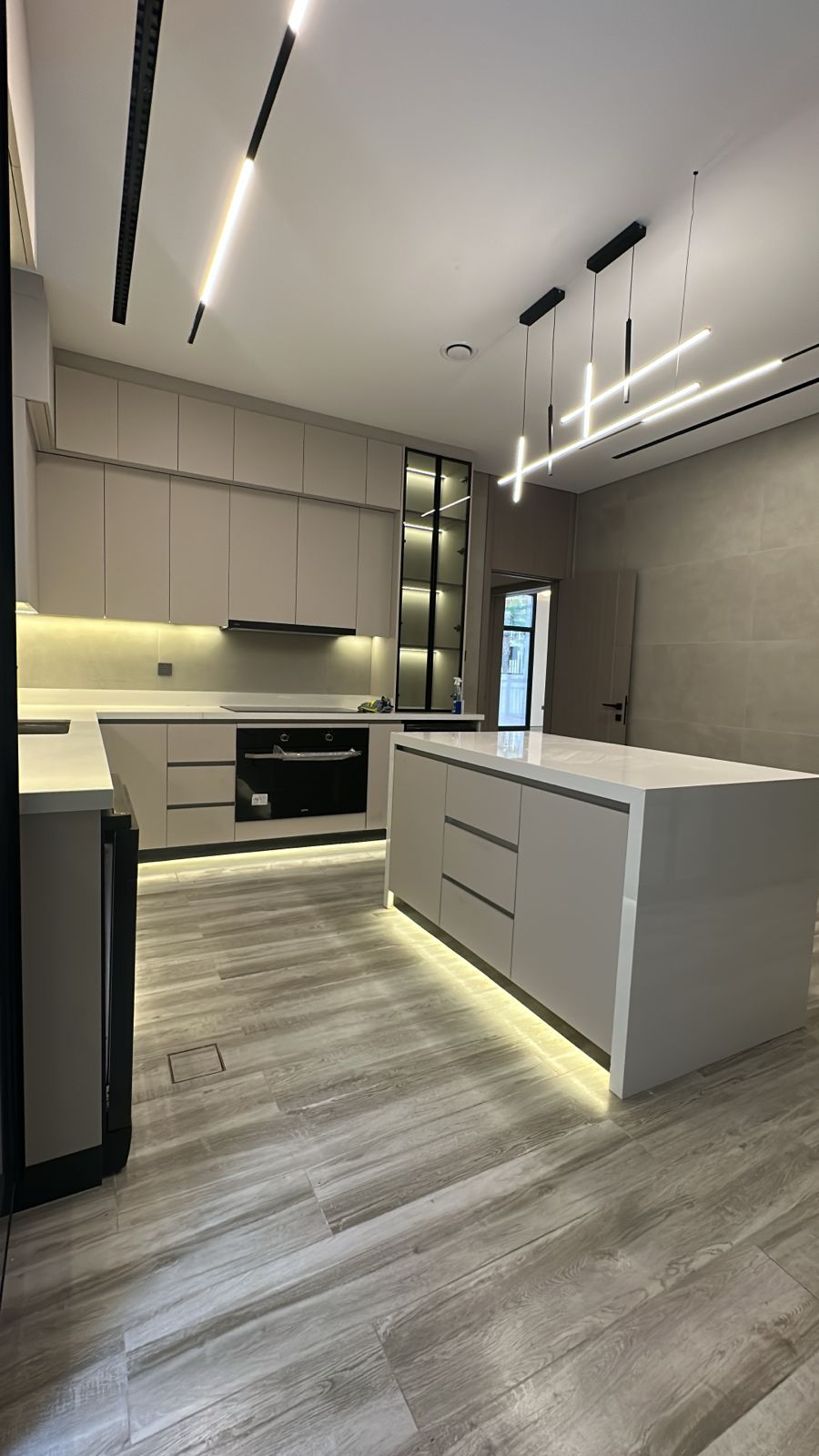 For sale: Luxurious villa with high-end finishes and a private pool, all fees included. 14
