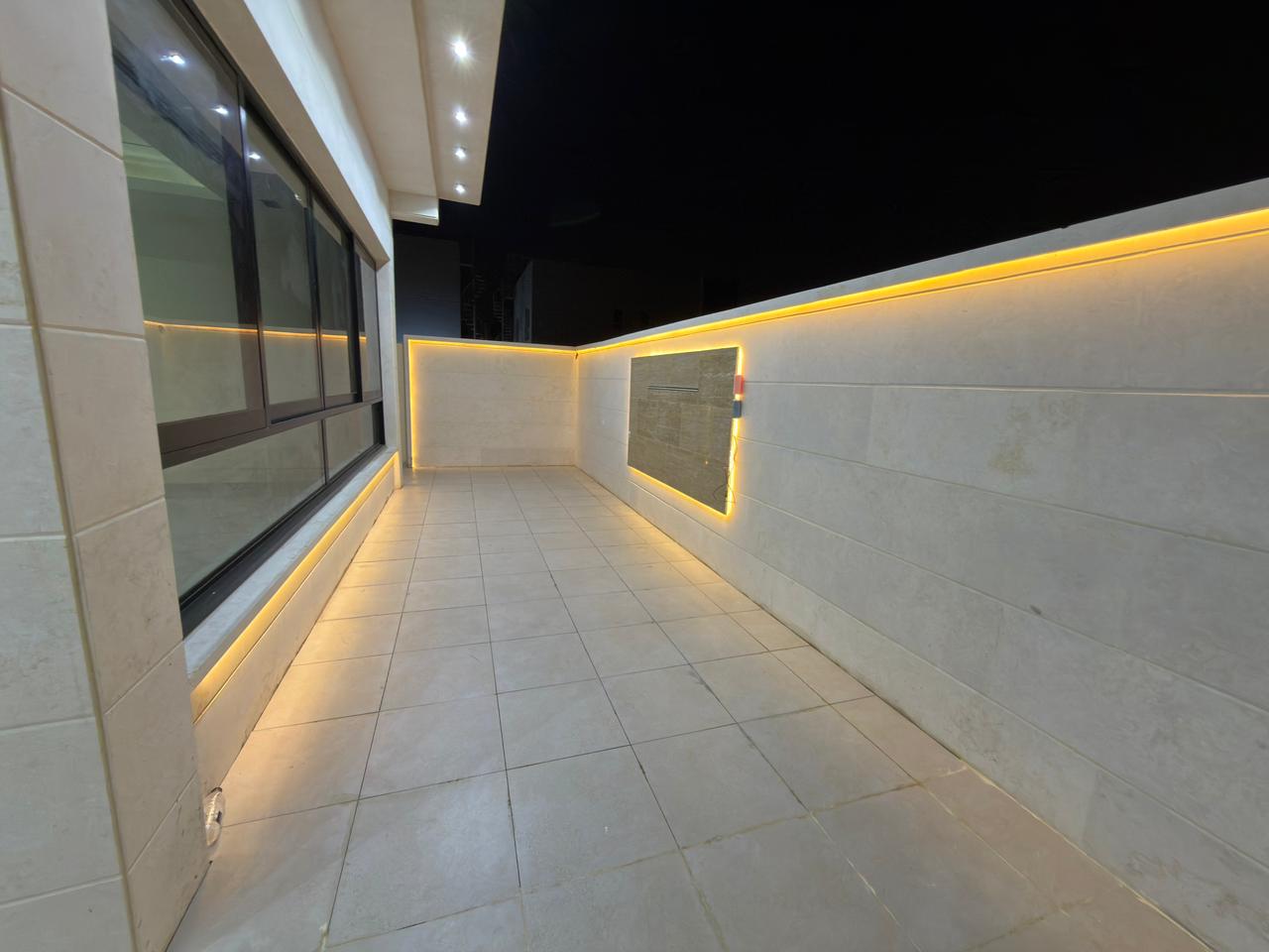 A unique opportunity to buy a villa in Al-Haliou, including registration fees and high-end finishing. 13