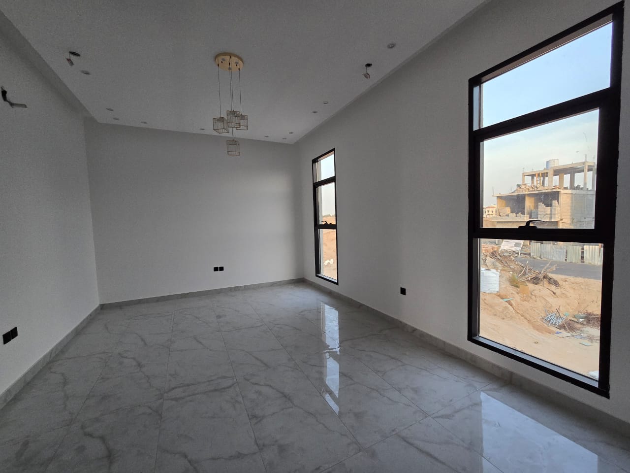 A distinctive townhouse—an exceptional deal—with all fees and air conditioning units included. 3