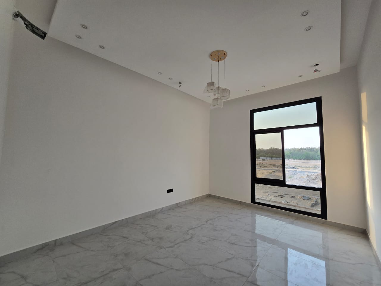 A distinctive townhouse—an exceptional deal—with all fees and air conditioning units included. 4