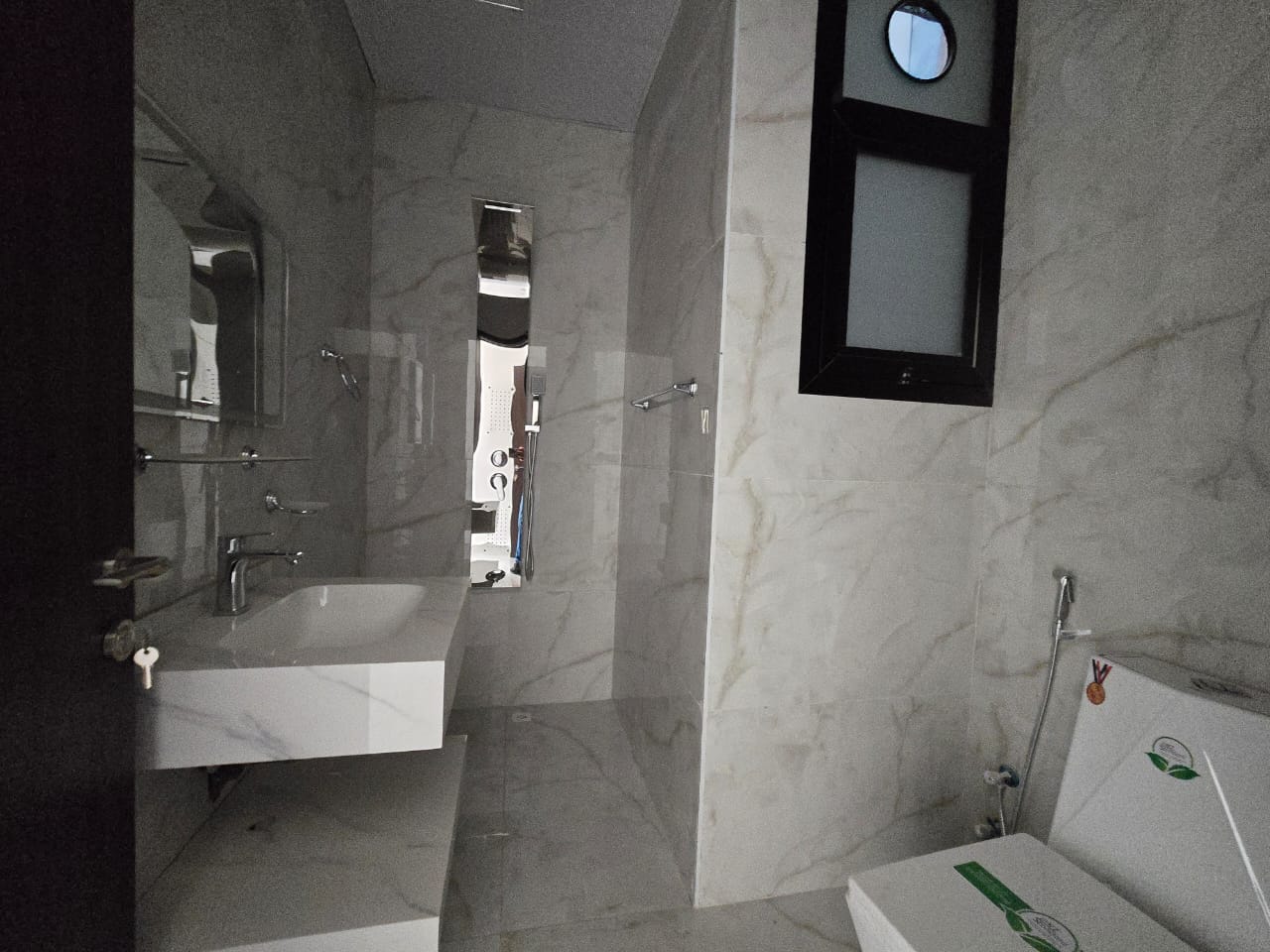 A distinctive townhouse—an exceptional deal—with all fees and air conditioning units included. 11