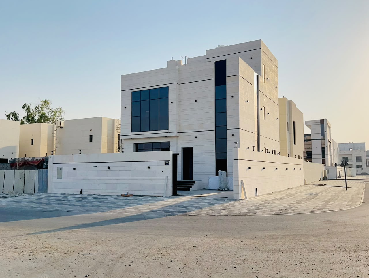Villa for sale, corner lot, Al-Haliyo area, registration fees included