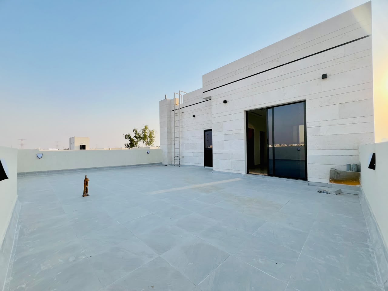 Villa for sale, corner lot, Al-Haliyo area, registration fees included 3