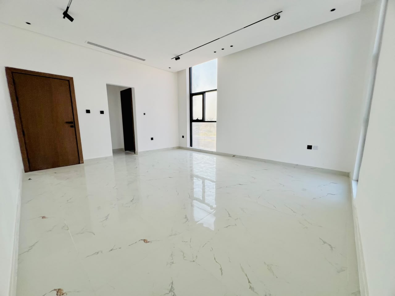 Villa for sale, corner lot, Al-Haliyo area, registration fees included 7