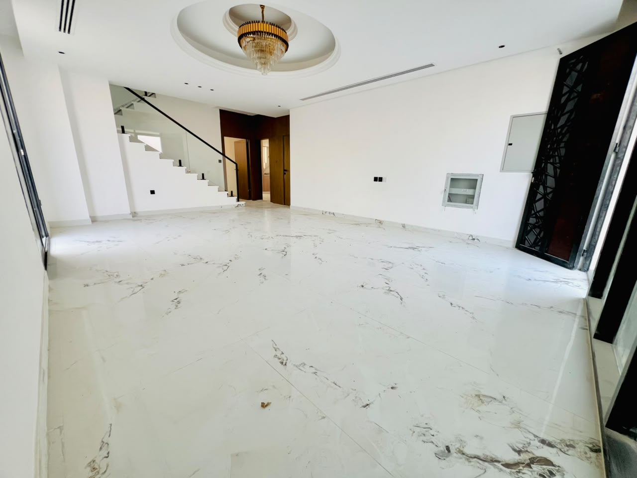 Villa for sale, corner lot, Al-Haliyo area, registration fees included 12
