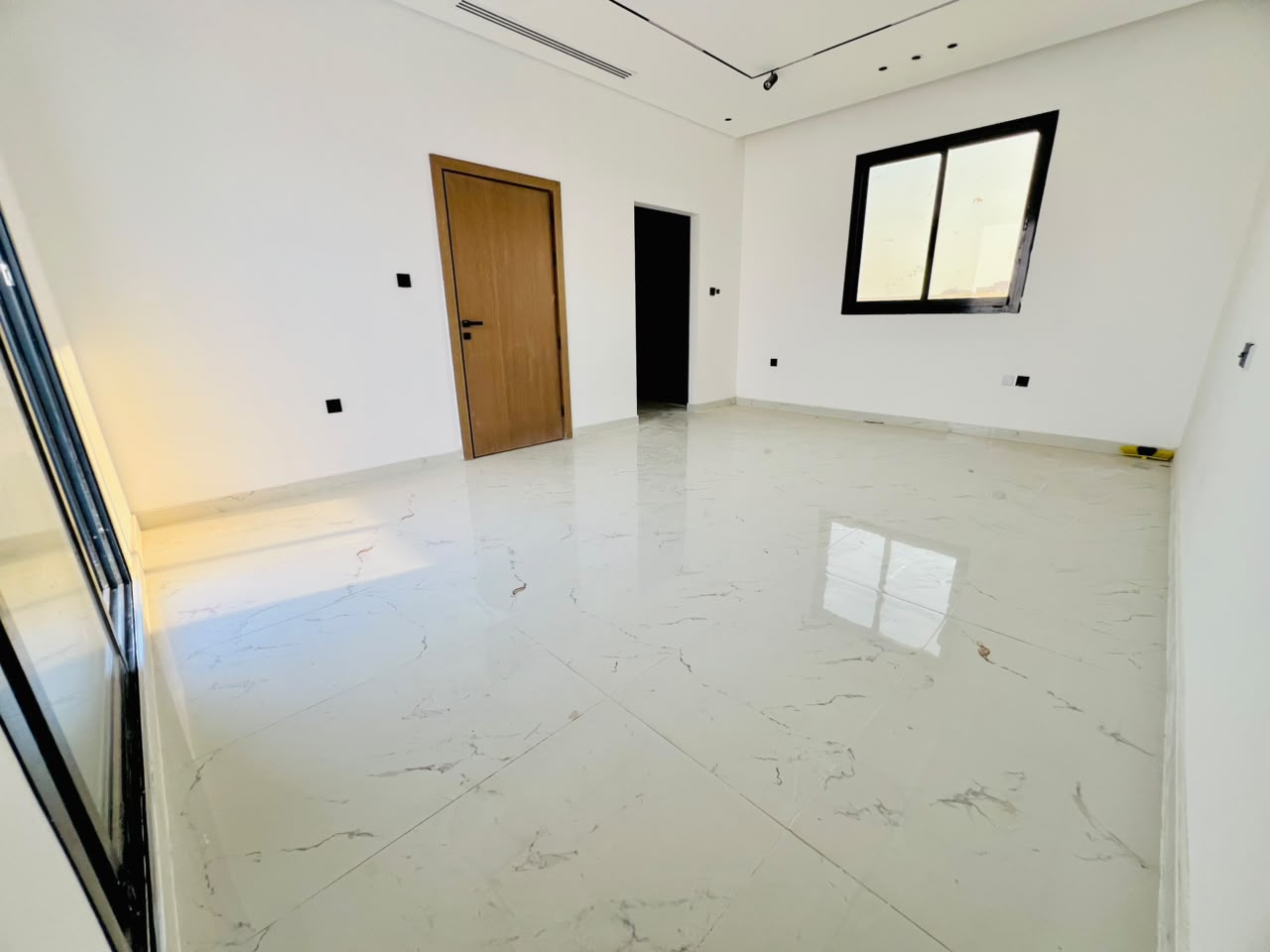 Villa for sale, corner lot, Al-Haliyo area, registration fees included 14
