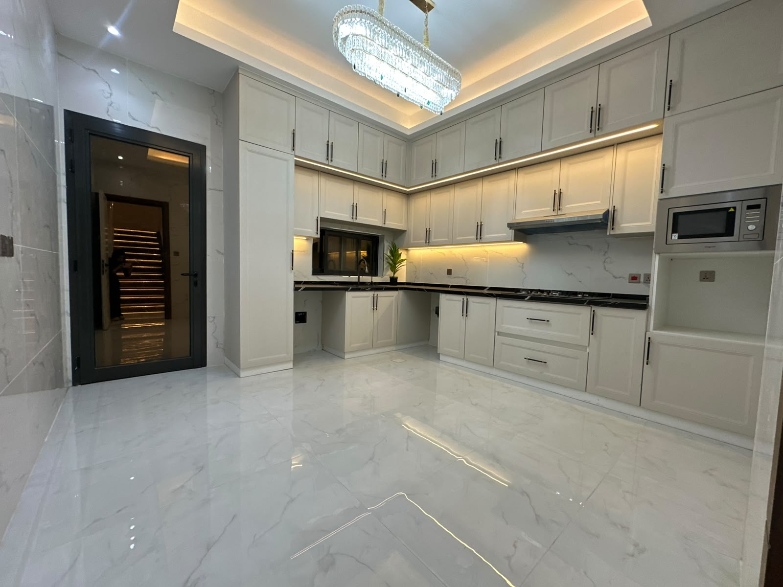 Classic villa for sale in Al-Haliyo area, registration fees included. 12