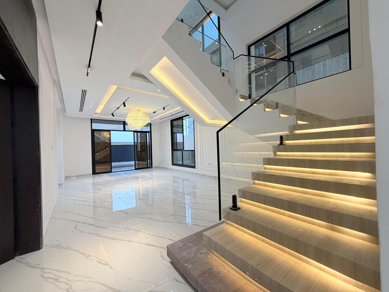 For sale: A distinctive villa with a full stone façade in the Al Helio area. 4