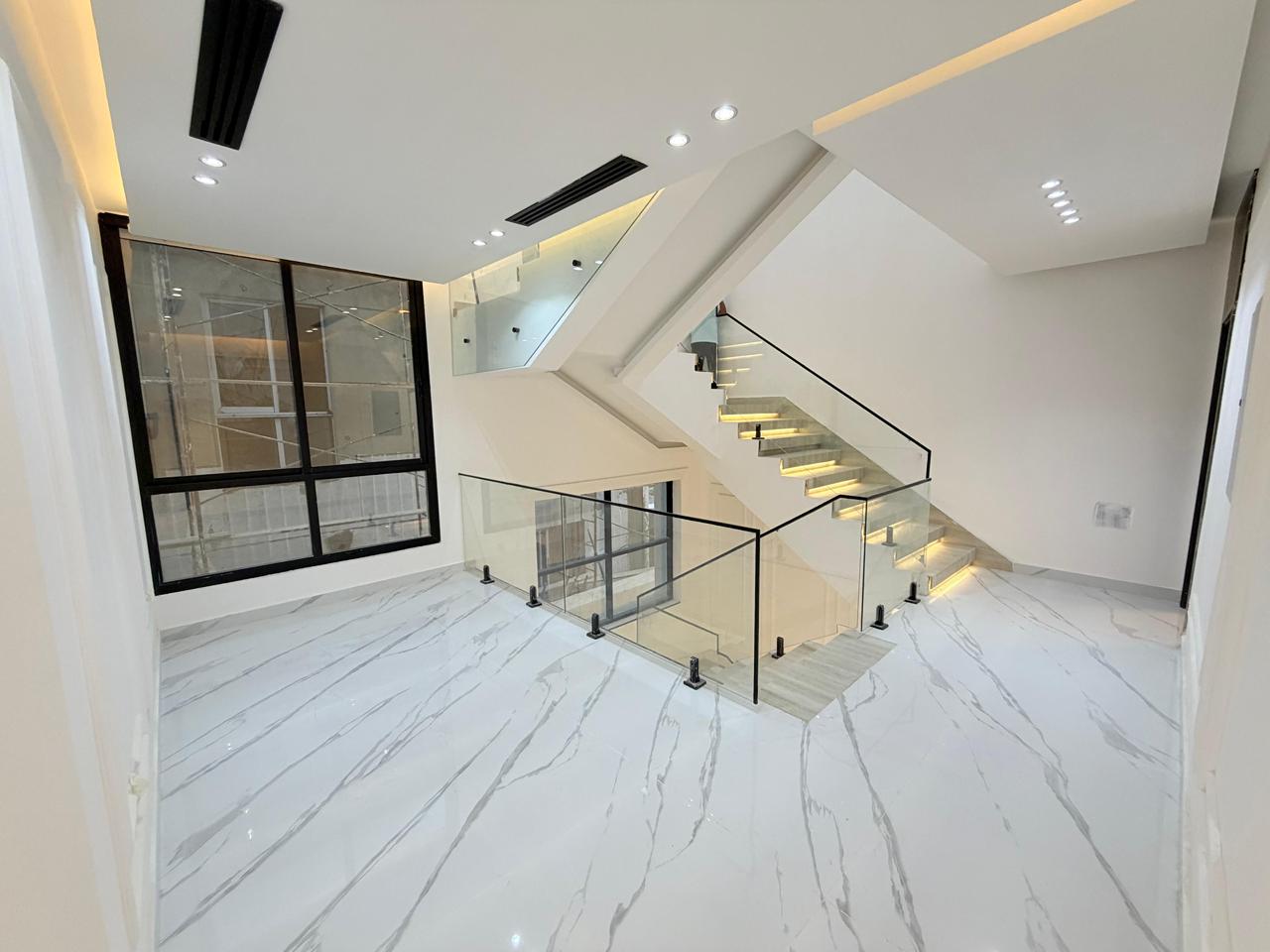 For sale: A distinctive villa with a full stone façade in the Al Helio area. 7