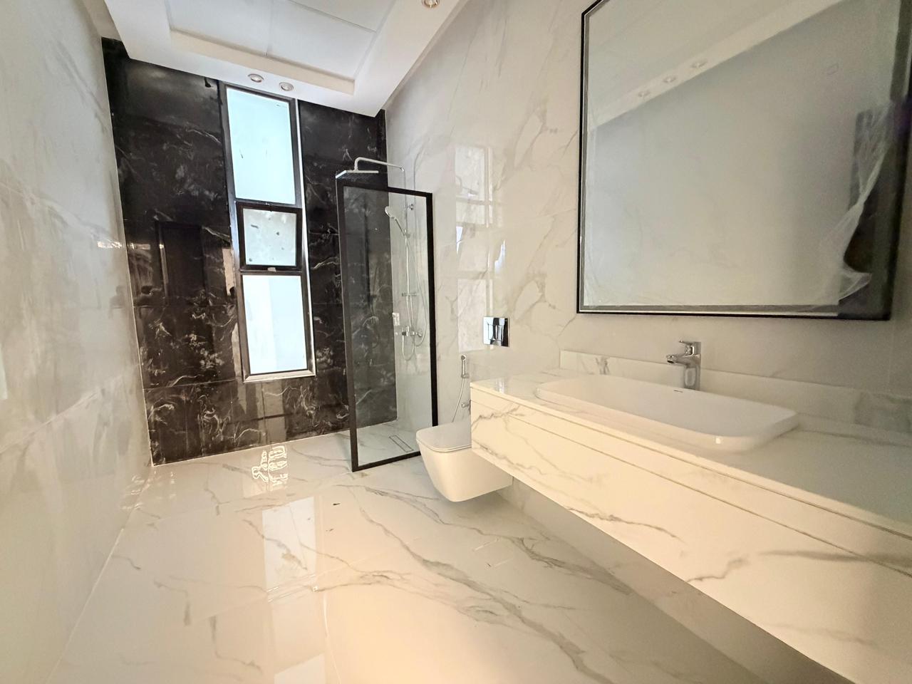 For sale: A distinctive villa with a full stone façade in the Al Helio area. 9