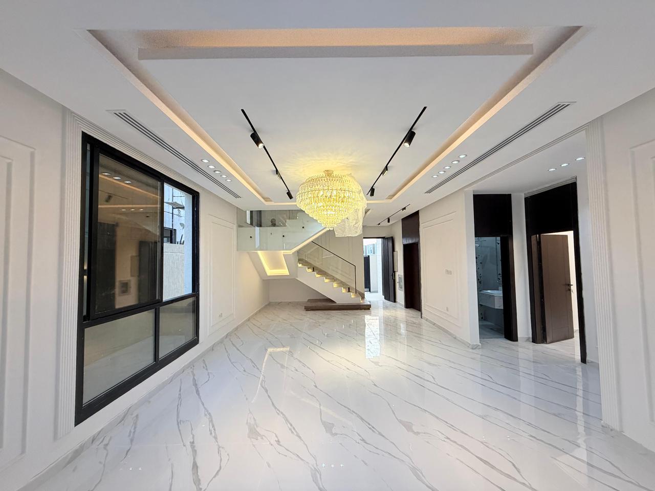 For sale: A distinctive villa with a full stone façade in the Al Helio area. 10