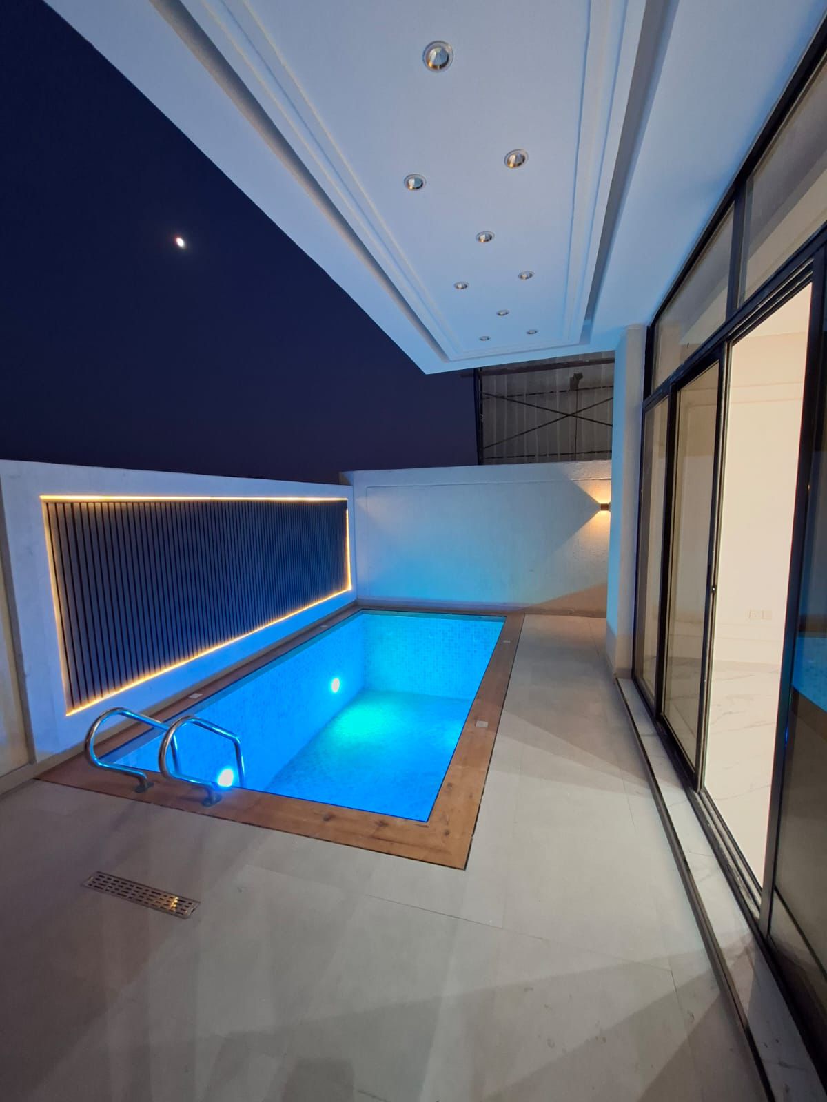 For sale: A distinctive villa with a full stone façade in the Al Helio area. 13