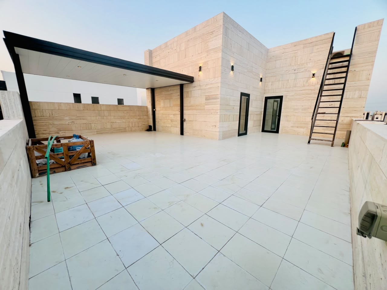 Modern villa for sale in Al-Haliou area, including central air conditioning. 2