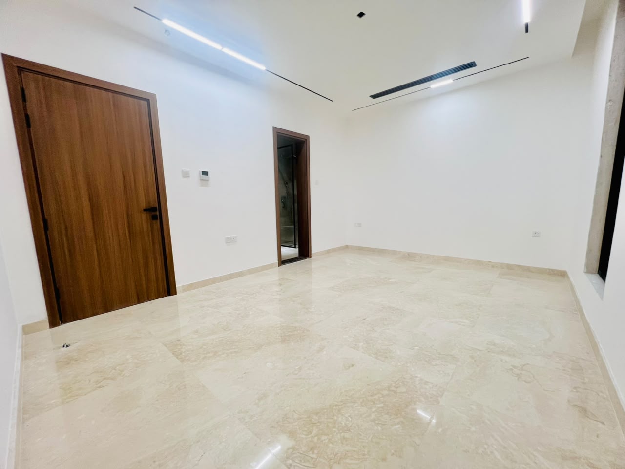 Modern villa for sale in Al-Haliou area, including central air conditioning. 7