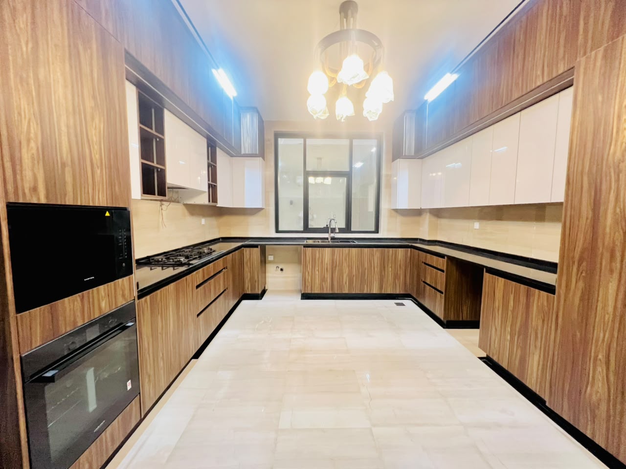 Modern villa for sale in Al-Haliou area, including central air conditioning. 8