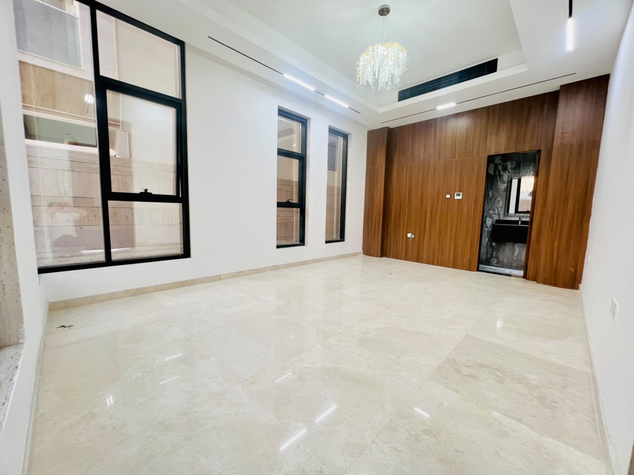 Modern villa for sale in Al-Haliou area, including central air conditioning. 9