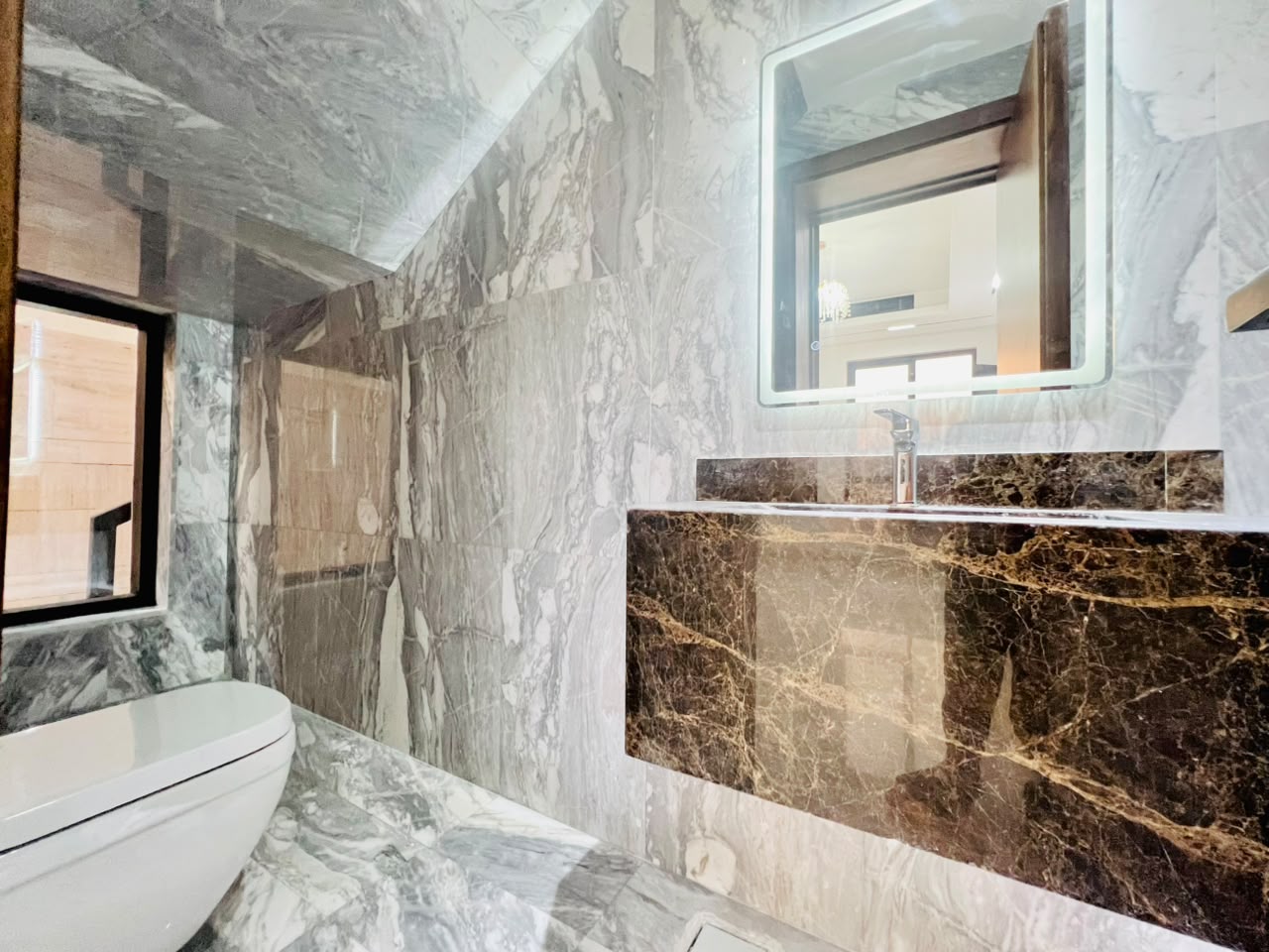 Modern villa for sale in Al-Haliou area, including central air conditioning. 12