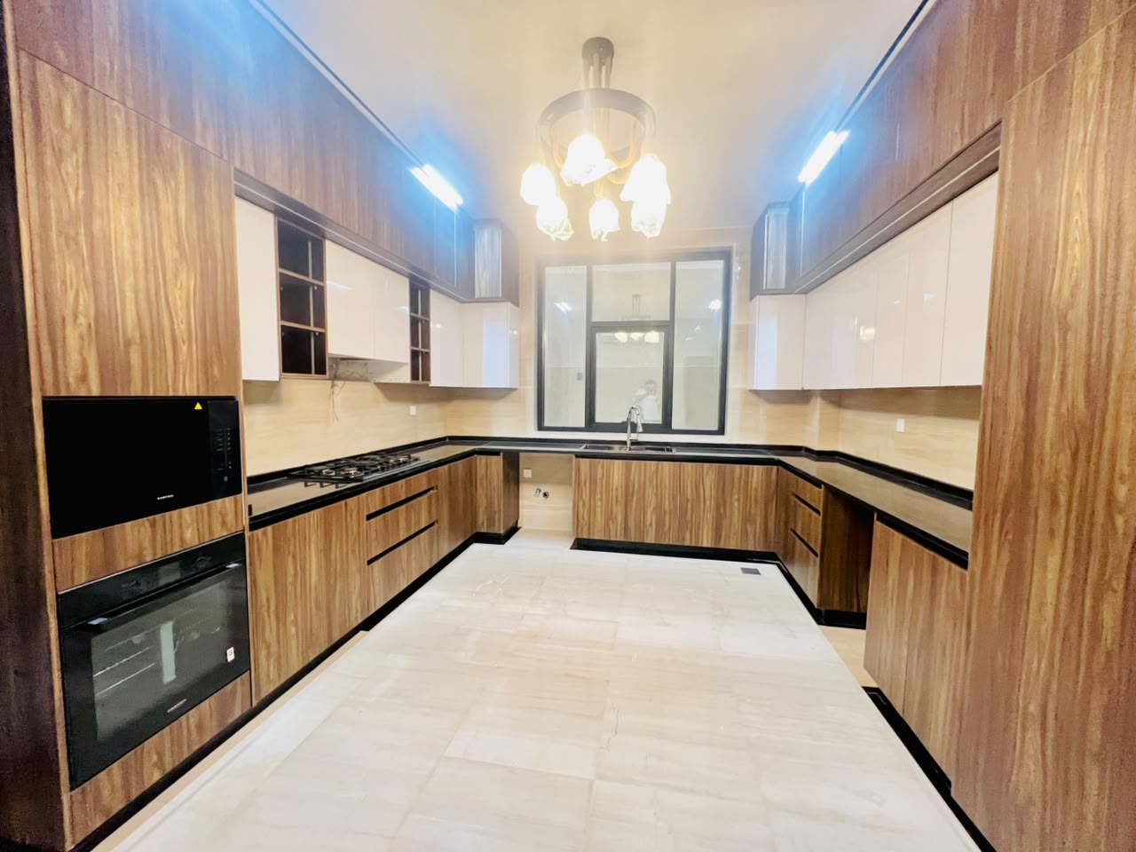 Modern villa for sale in Al-Haliou area, including central air conditioning. 15