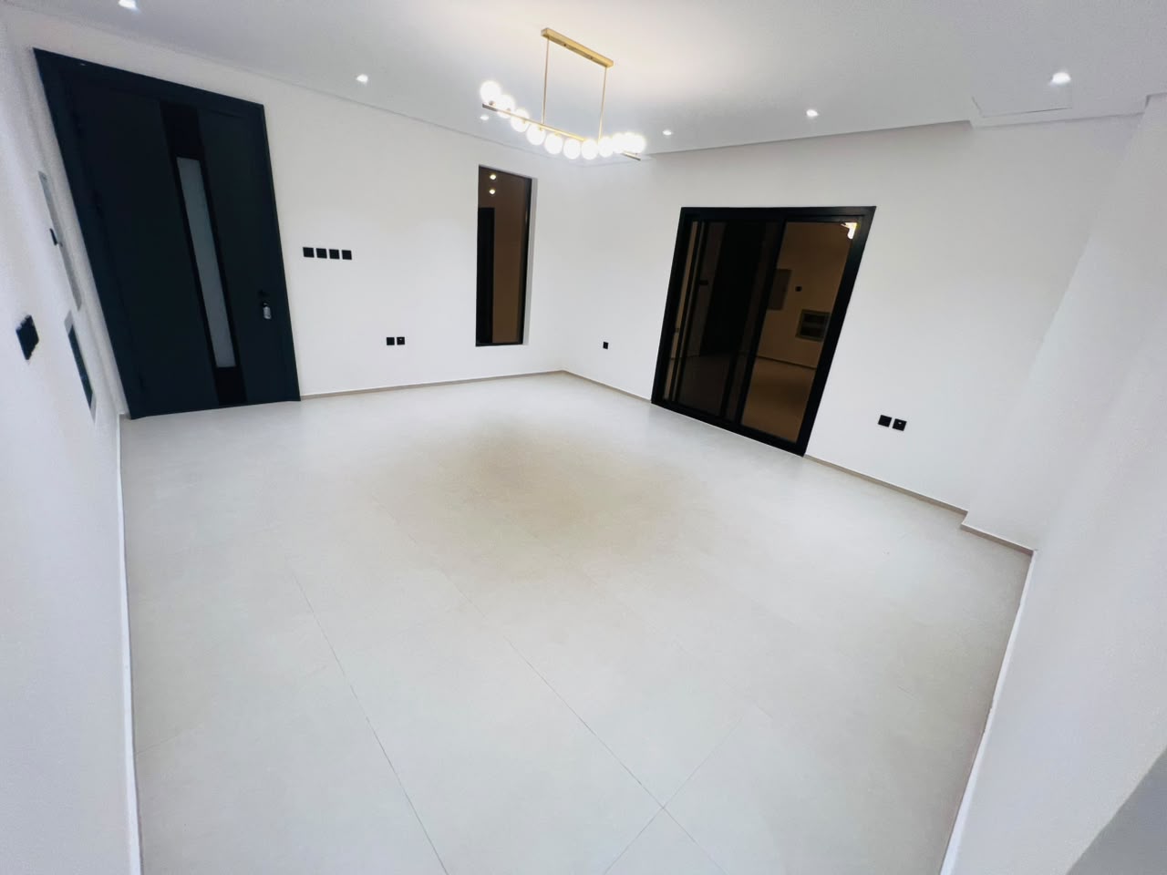 Villa for sale in Al-Haliyo area, bargain price including registration fees 3