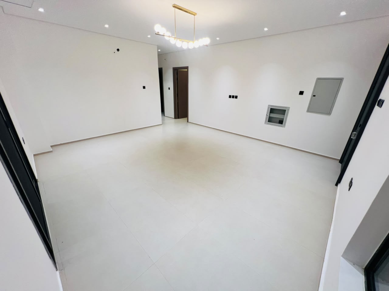Villa for sale in Al-Haliyo area, bargain price including registration fees 4