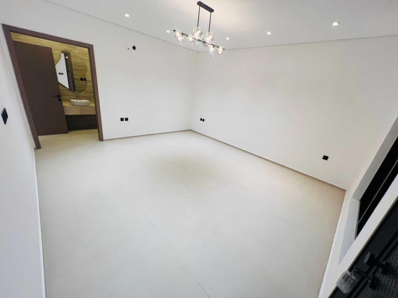 Villa for sale in Al-Haliyo area, bargain price including registration fees 5