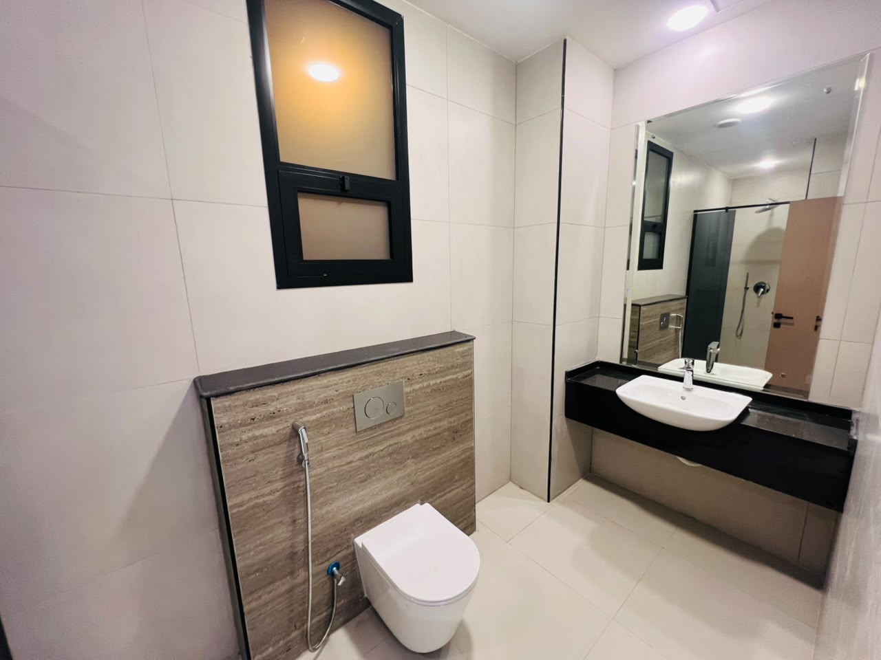 Villa for sale in Al-Haliyo area, bargain price including registration fees 10
