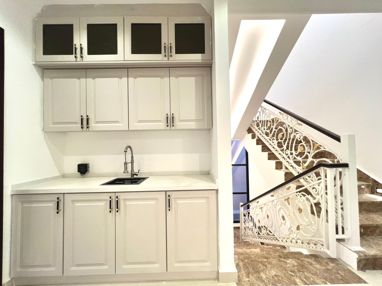 For sale: Classic villa in Al-Haliyo 2 area, registration fees included 7