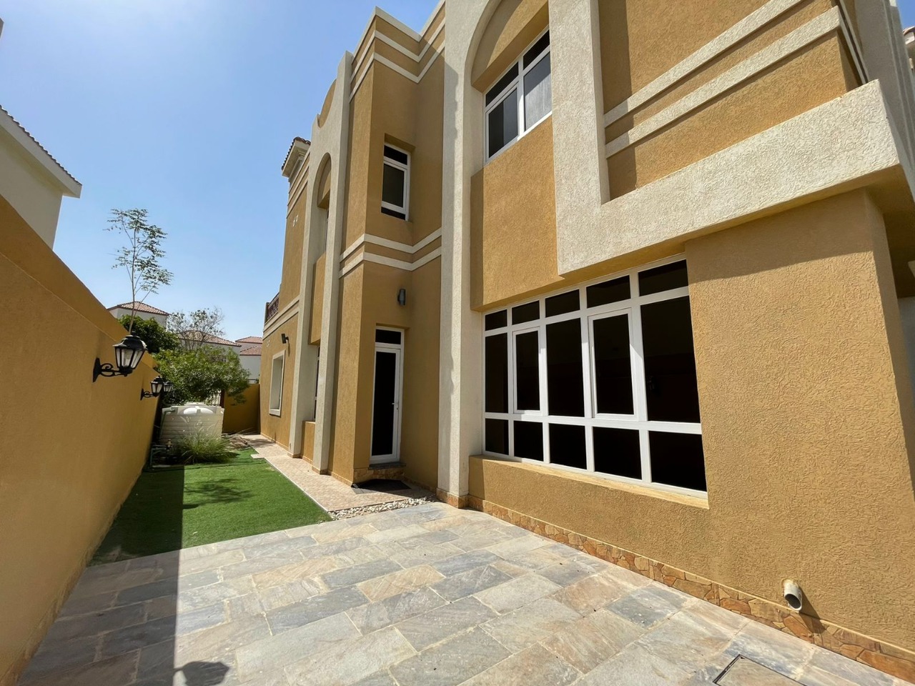 Corner villa for sale in Dubai Land area at a bargain price 7