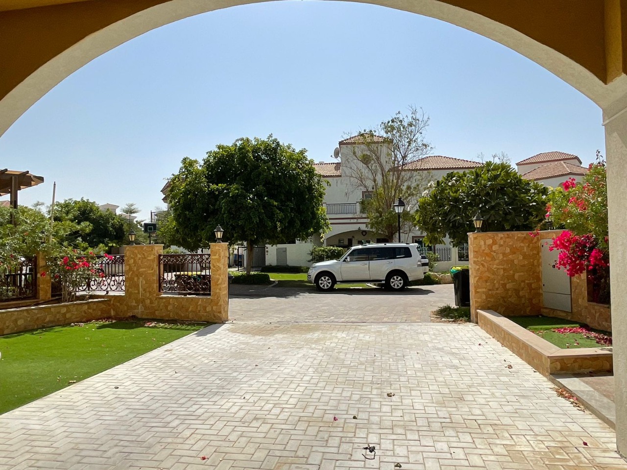 Corner villa for sale in Dubai Land area at a bargain price