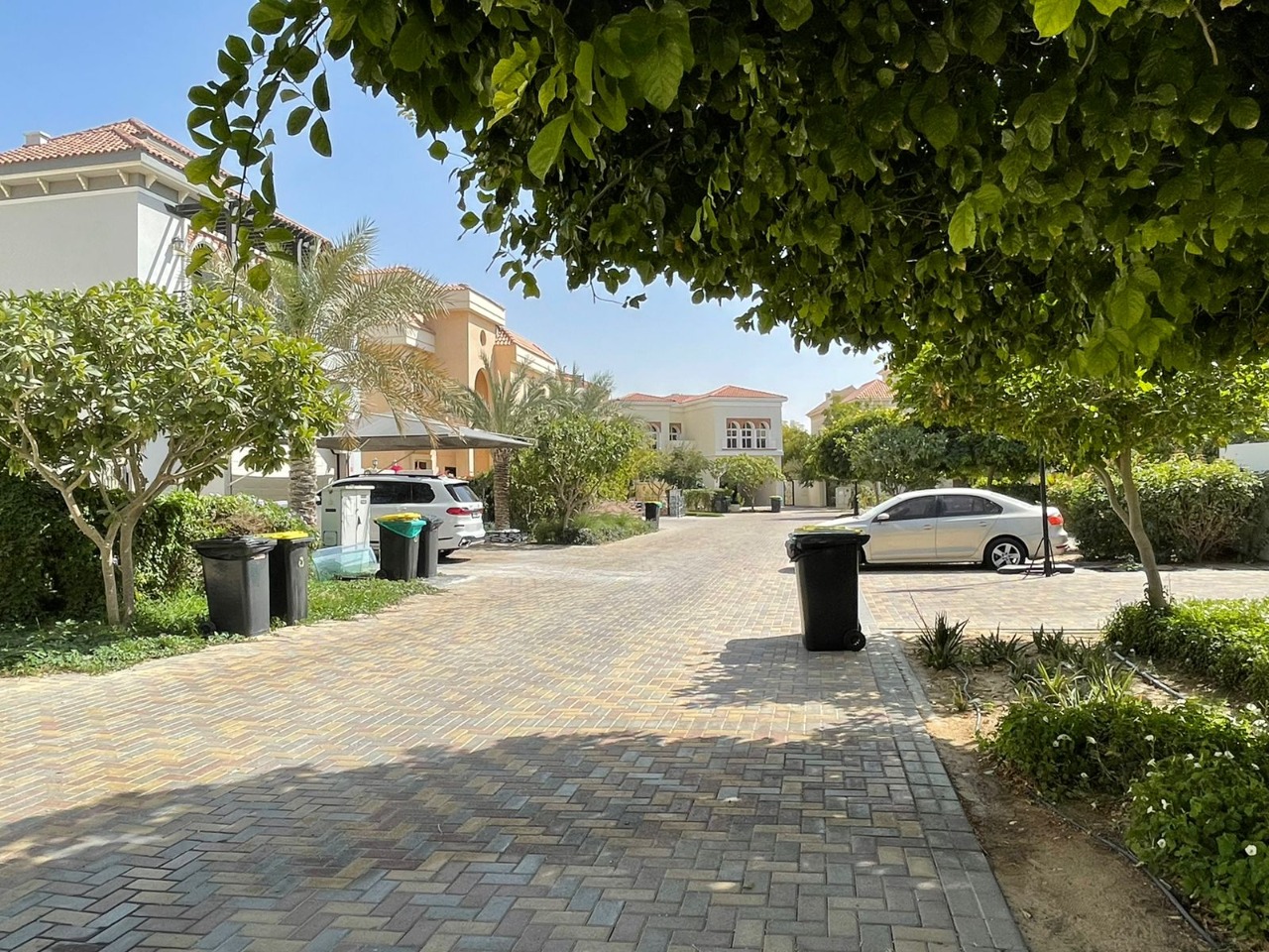 Corner villa for sale in Dubai Land area at a bargain price 13