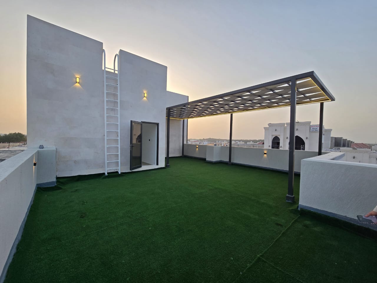 Luxury detached villa for sale, including registration fees, electricity, and water. 10