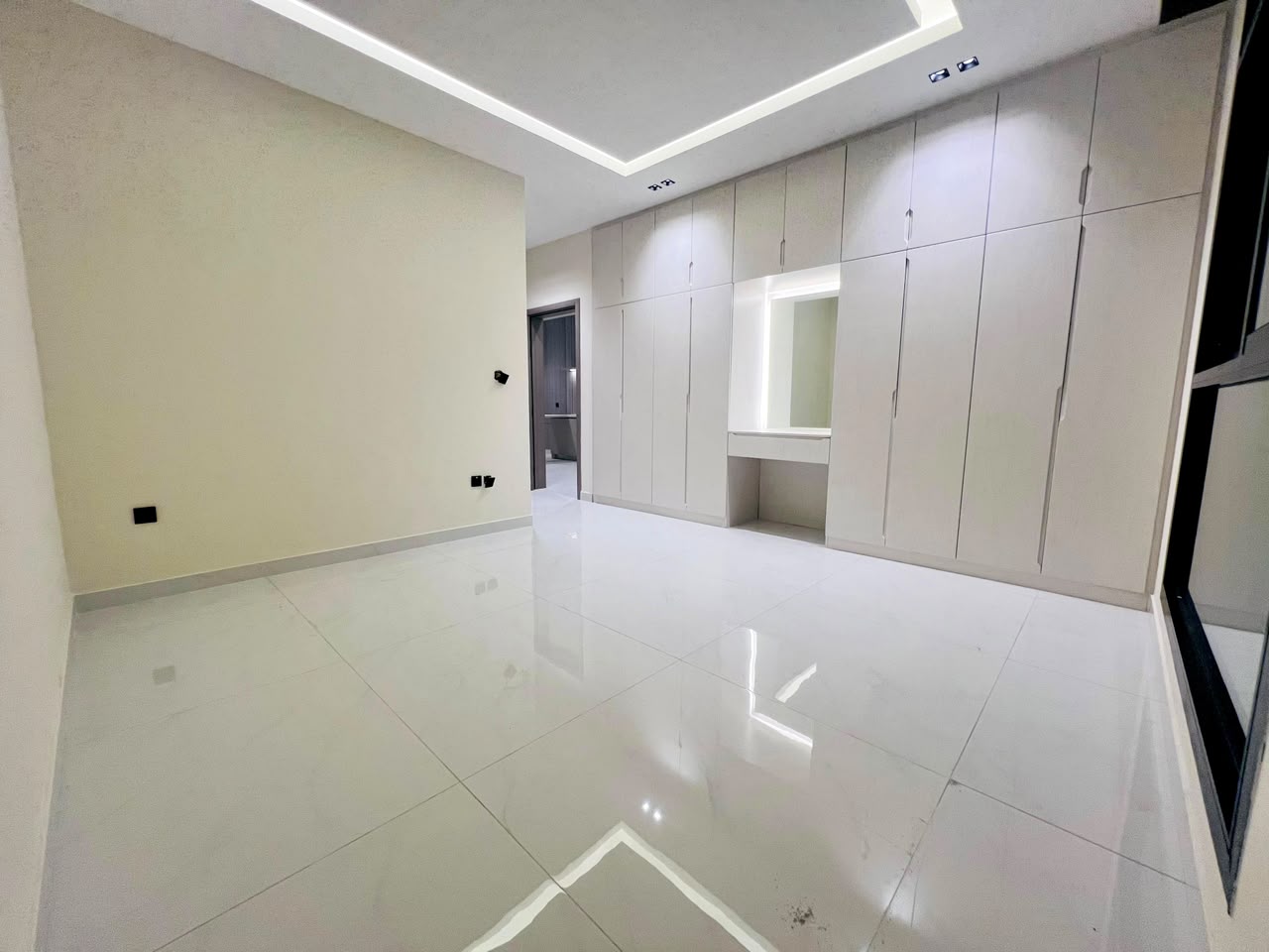 Villa for sale in Al Zahia area, modern design, including registration and ownership fees 2