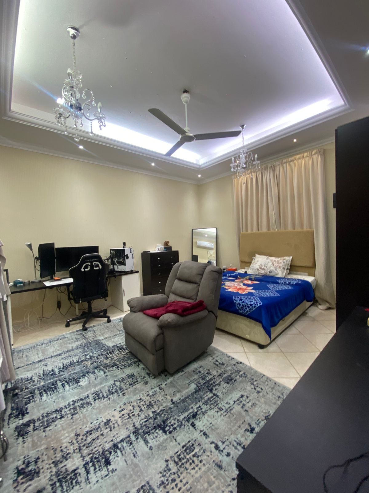 Furnished villa for sale in Al Rawdah; price includes water, electricity, and air conditioning. 3