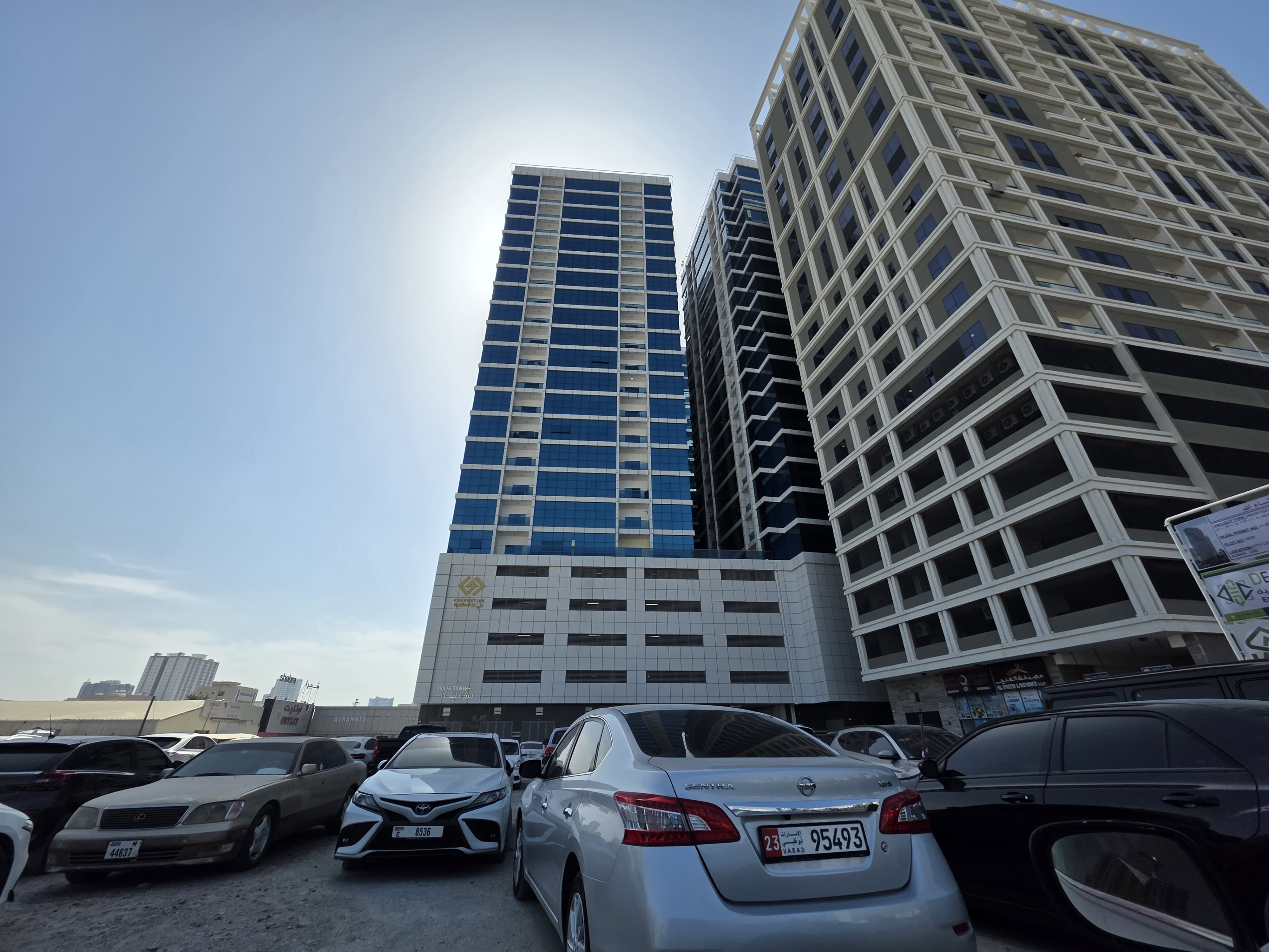 Opportunity to resell a two-bedroom apartment with a living room and open kitchen in Gulf Tower.