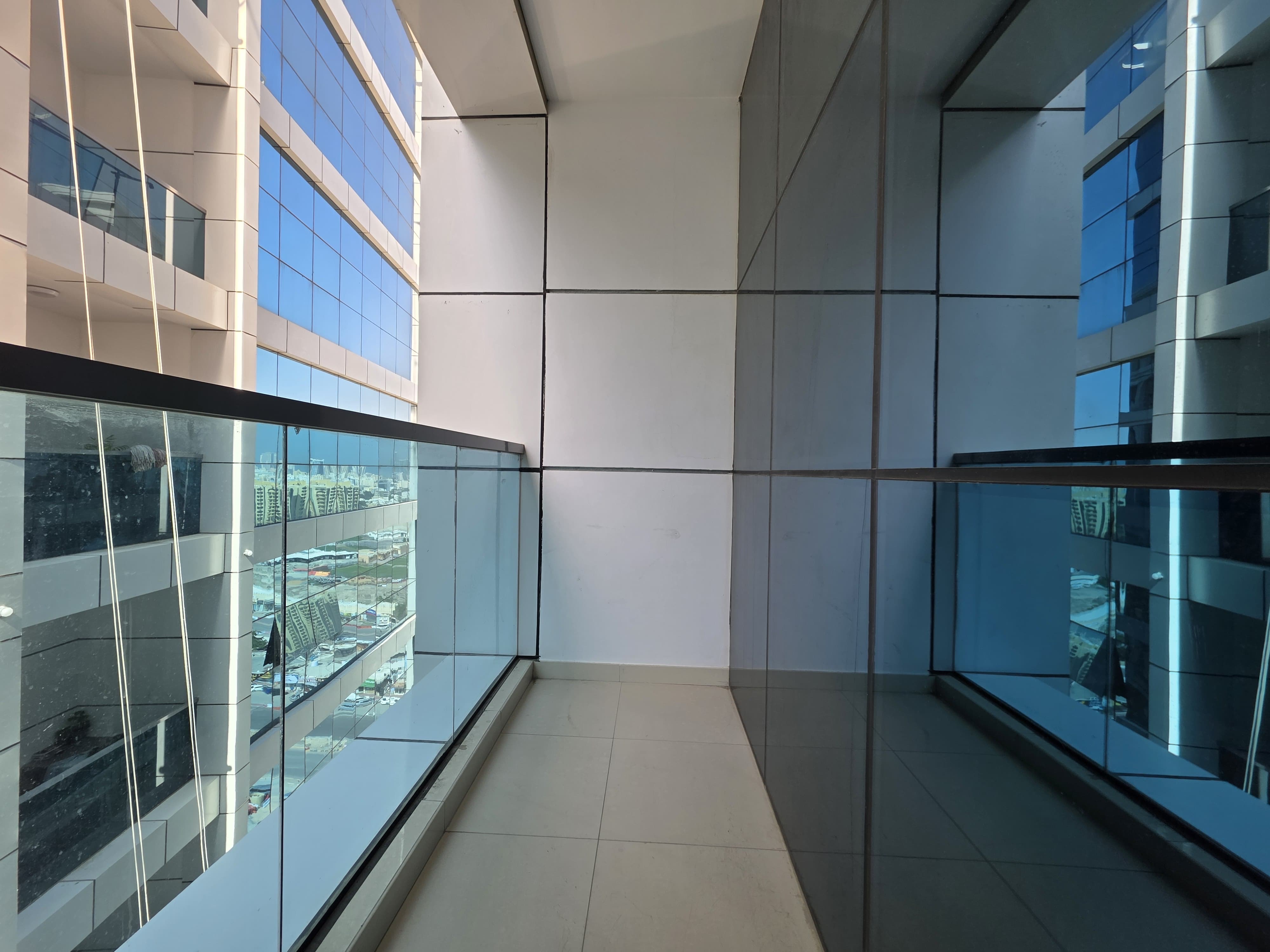 Opportunity to resell a two-bedroom apartment with a living room and open kitchen in Gulf Tower. 12