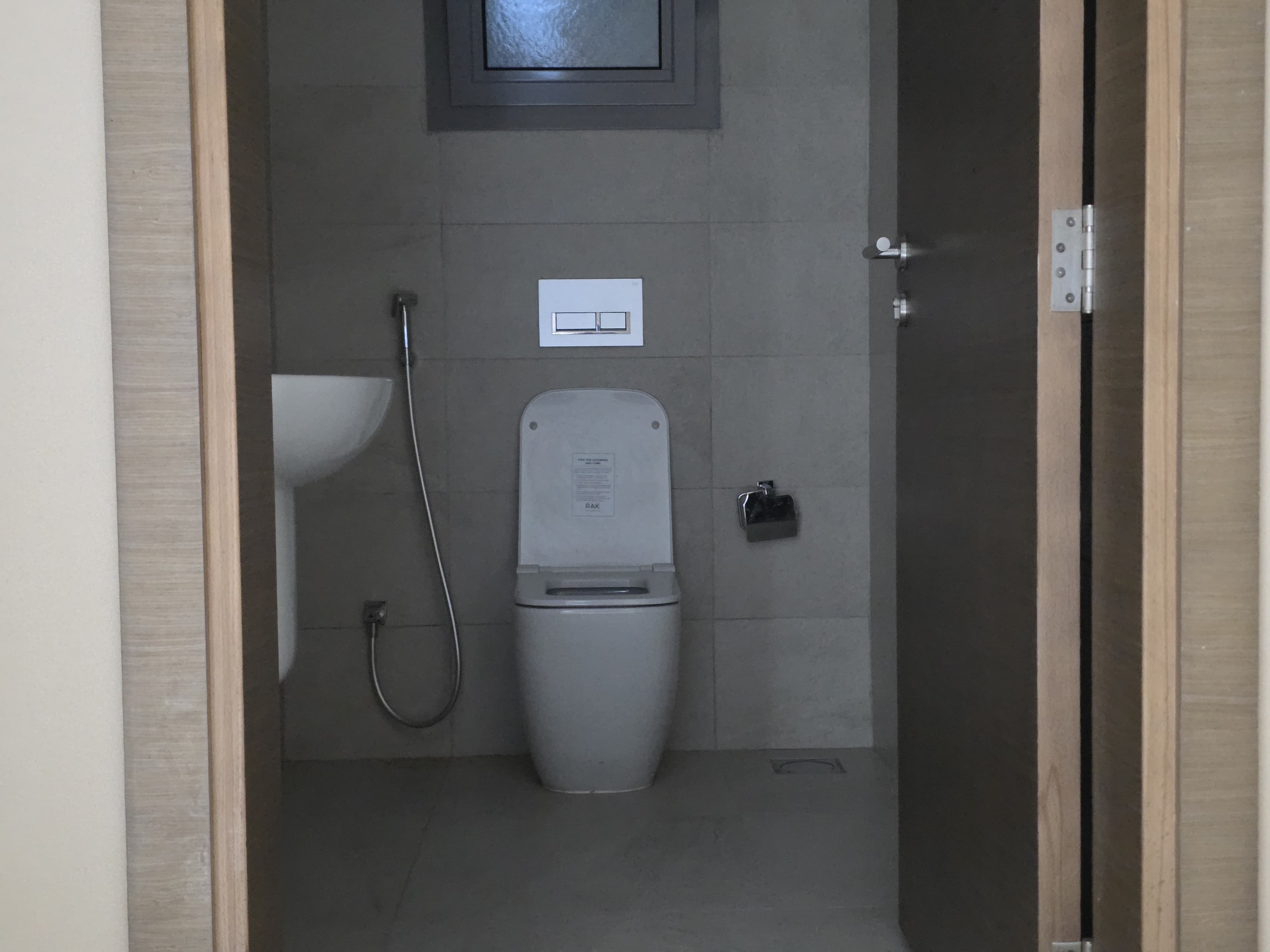 Opportunity to resell a two-bedroom apartment with a living room and open kitchen in Gulf Tower. 14