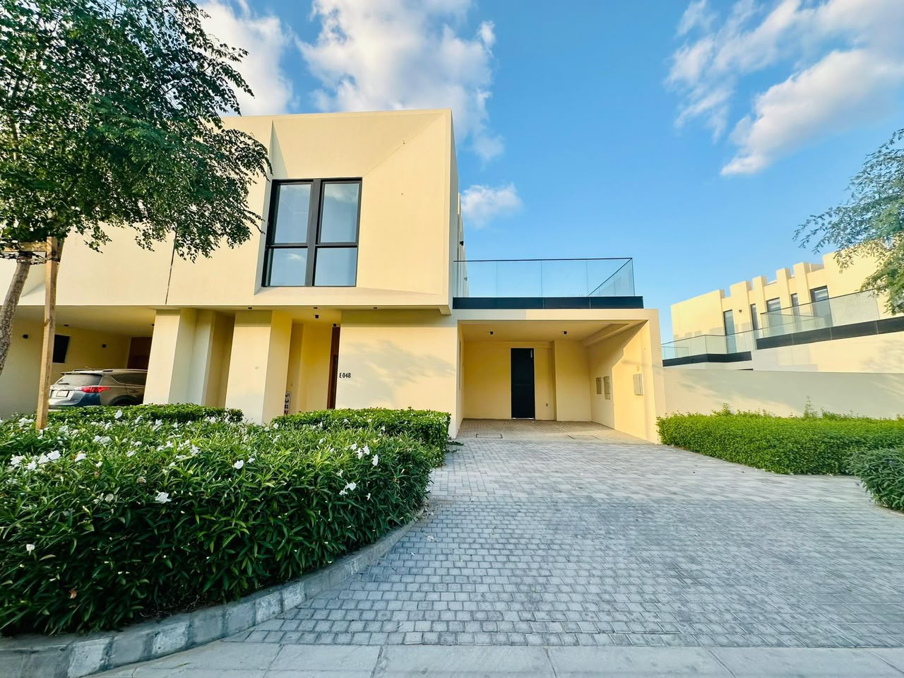 Villa in Al Zorah 🔹 Villa Features: ✅ 3 Bedrooms ✅ Large Living Room + Spacious Majlis (Majlis) Large Outdoor Garden (Ideal for Gatherings and Family) High-End Ceramic Tile Finishing Spanish Kitchen 📐 Areas: • Land Area: 620 m² (6673 ft²) • Built-up Area: 355 m² (3821 ft²) ⚡💧 Ready to Move In Immediately with Electricity and Water Available 💰 Price: AED 3.5 Million (Negotiable) 📍 Location: Al Zorah – A Very Prime and Upscale Location 2