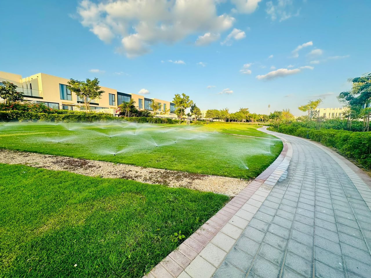 Villa in Al Zorah 🔹 Villa Features: ✅ 3 Bedrooms ✅ Large Living Room + Spacious Majlis (Majlis) Large Outdoor Garden (Ideal for Gatherings and Family) High-End Ceramic Tile Finishing Spanish Kitchen 📐 Areas: • Land Area: 620 m² (6673 ft²) • Built-up Area: 355 m² (3821 ft²) ⚡💧 Ready to Move In Immediately with Electricity and Water Available 💰 Price: AED 3.5 Million (Negotiable) 📍 Location: Al Zorah – A Very Prime and Upscale Location 4