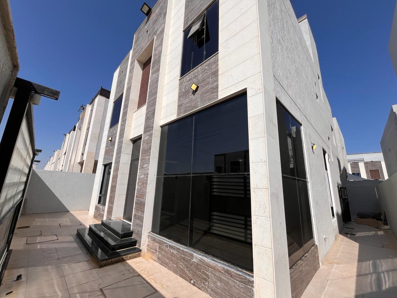 🔥 فيلا فاخرة للبيع في الياسمين – جاهزة للسكن 🔥 💰 السعر: 1،800,000 درهم قابل للتفاوض للجادين  🏡 أرضي + أول + روف 📐 مساحة الأرض: 3,014 قدم² 🏗️ مساحة البناء: 4,300 قدم² 🛣️ على شارع قار مع ارتداد أمامي كبير  🚗 موقف أمامي يتسع لأكثر من 3 سيارات + حوش داخلي يسع سيارة كبيرة.  ✨ مميزات الفيلا: • مكيفات جديدة وجاهزة للسكن • واجهة حجر بالكامل • مجلس وصالة بمساحات واسعة وتشطيبات مودرن عالية الجودة • ديكورات داخلية فاخرة وأنيقة • غرفة ماستر كبيرة مع كبتات حائطية وحمام واسع • مطبخ رئيسي كبير ومجهز • غرفة خادمة واسعة مع تكييف • غرفة غسيل  🔝 الطابق الأول: • صالة واسعة • مطبخ تحضيري • 3 غرف نوم ماستر كبيرة • غرف ملابس ودواليب بتصاميم عصرية • حمامات واسعة وتشطيبات راقية  🌟 الروف: • غرفة ماستر كبيرة مع كبت حائطي وحمام واسع • جلسة روف رائعة للاستمتاع بالأجواء  💎 فيلا بمواصفات مميزة ومساحات ممتازة وتشطيب راقٍ — جاهزة للسكن فوراً.  📞 للتواصل والاستفسار: 2