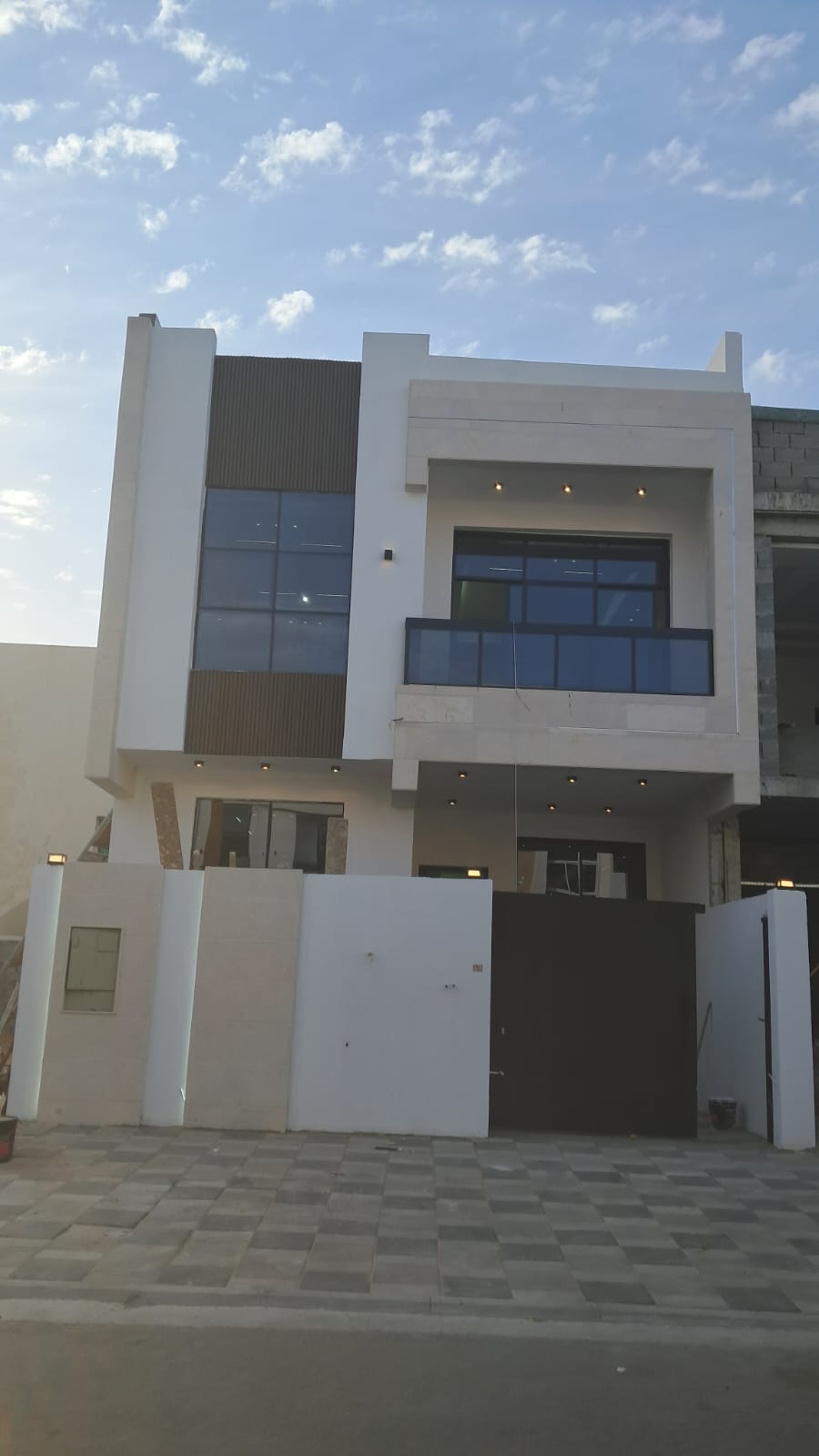 Villa for sale in the heart of Al Zahia, next to the mosque and services, behind Al Safir Mall