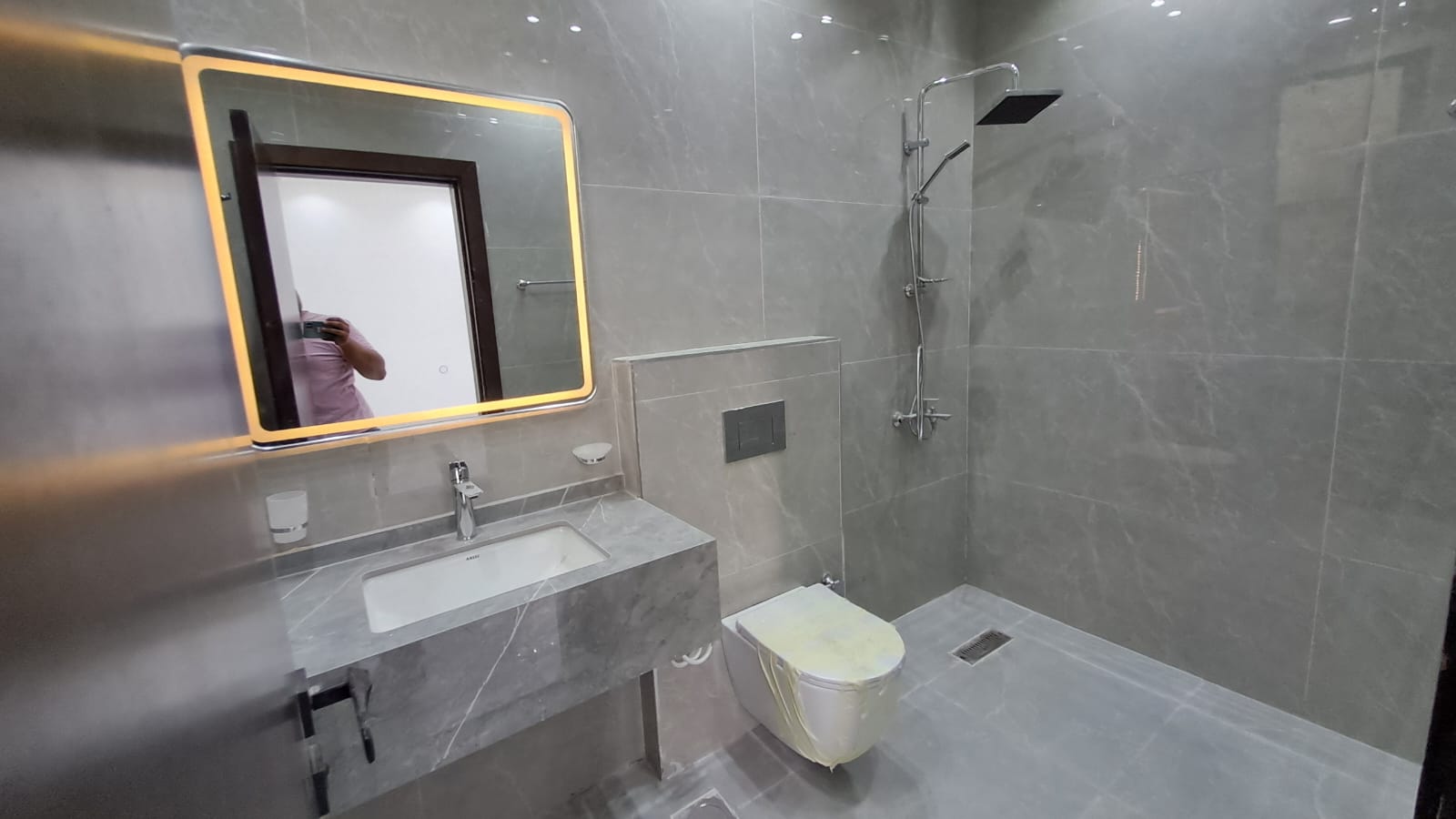 Villa for sale in the heart of Al Zahia, next to the mosque and services, behind Al Safir Mall 5