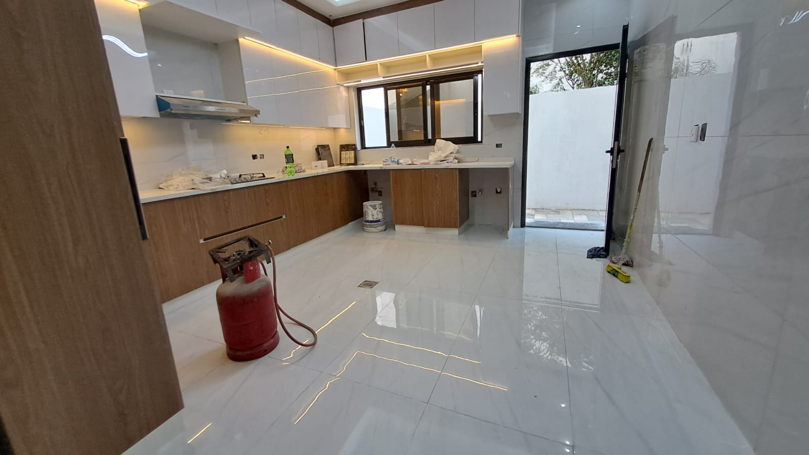 Villa for sale in the heart of Al Zahia, next to the mosque and services, behind Al Safir Mall 15