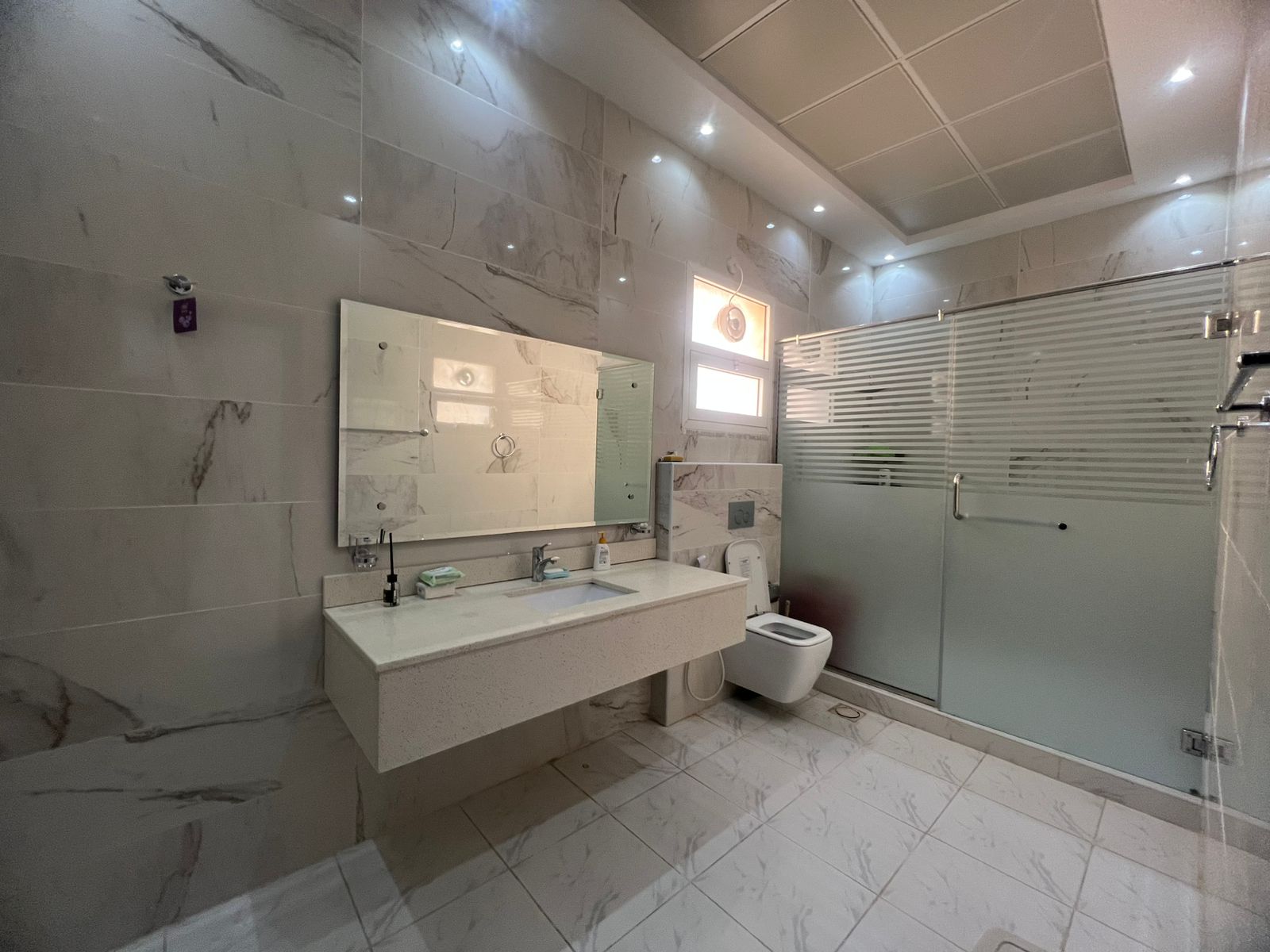 Villa for sale in Al Muwaihat 1 area. Ground floor and first floor, opposite a mosque. 3 minutes from Sheikh Mohammed Bin Zayed Road. Land area 5000 sq ft. 5 master bedrooms. Majlis and living room. Main kitchen, preparation kitchen, maid's room. Age: 6 years. Price: AED 2,200,000 including electricity, water, and air conditioning. 11